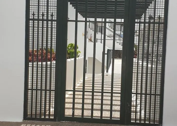 The Ravens * Puerto del Carmen (Lanzarote)